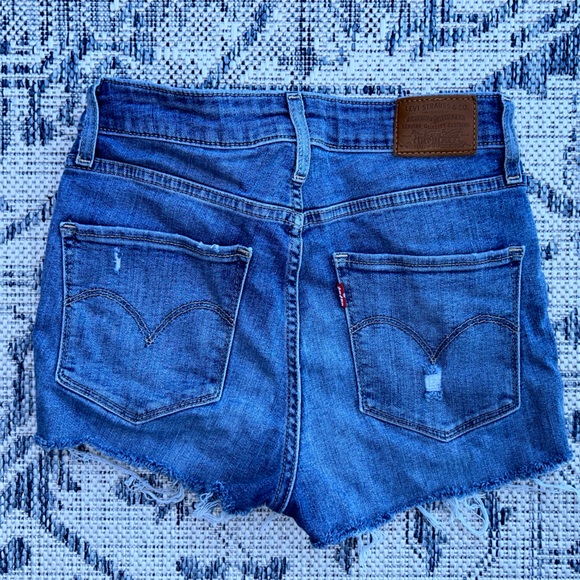 Levis Jean Shorts - Picture 2 of 4